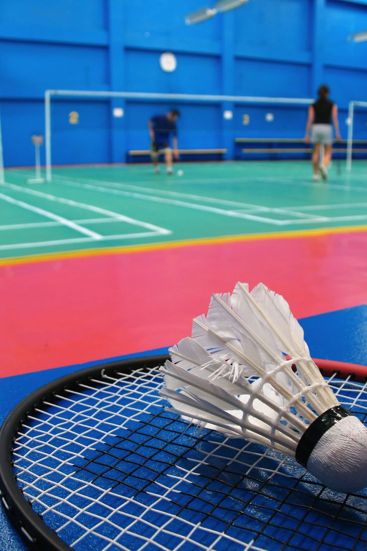 Smash and sprint on the perfect court